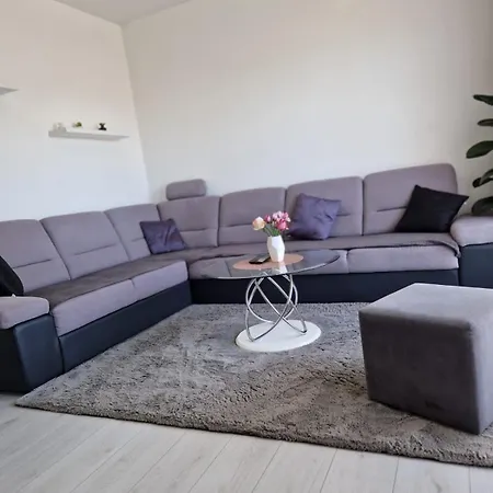 Pfeifer's Apartman Apartment